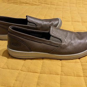 Keen Women's Lorelai slip-on shoes, size 9, brown